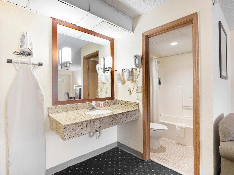 Oyo International Airport Hotel Tulsa